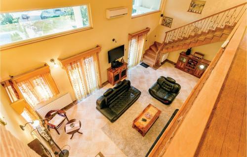 Six-bedroom Holiday Home In Herceg Novi