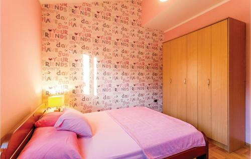 Six-bedroom Holiday Home In Herceg Novi