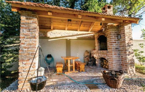 Six-bedroom Holiday Home In Herceg Novi