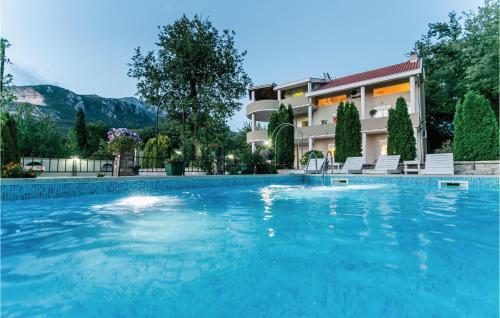 Six-bedroom Holiday Home In Herceg Novi