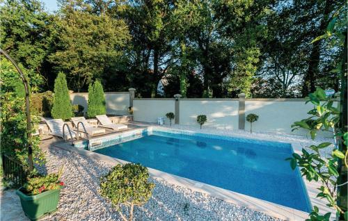 Six-bedroom Holiday Home In Herceg Novi