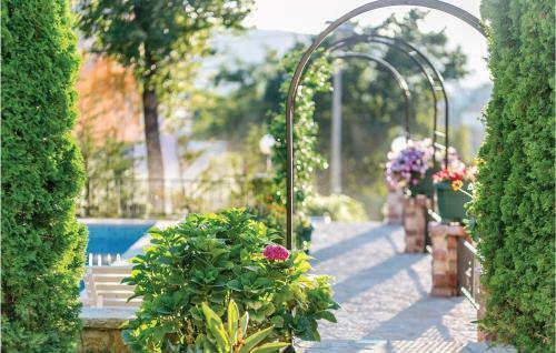 Six-bedroom Holiday Home In Herceg Novi