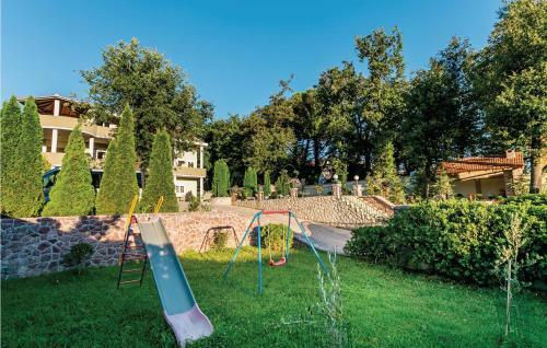 Six-bedroom Holiday Home In Herceg Novi