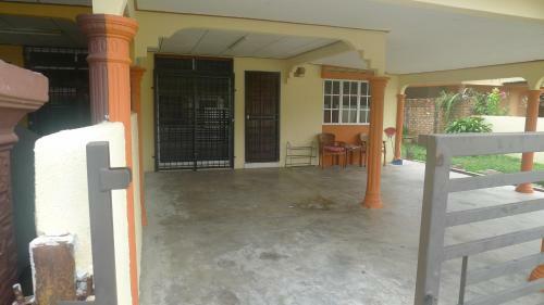 D'elzarra Home