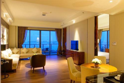 Forest City Marina Hotel