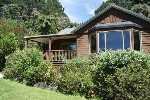 Mahana Lodge Boutique Bed & Breakfast