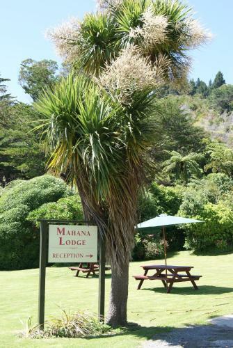 Mahana Lodge Boutique Bed & Breakfast
