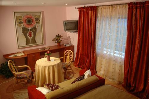 Posada Country Club La Mesteceni