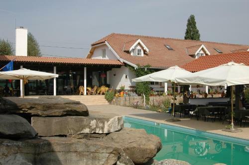 Posada Country Club La Mesteceni