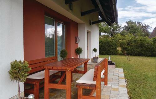 Three-bedroom Holiday Home In Preserje