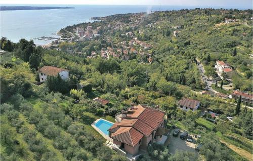 Three-bedroom Apartment In Portoroz