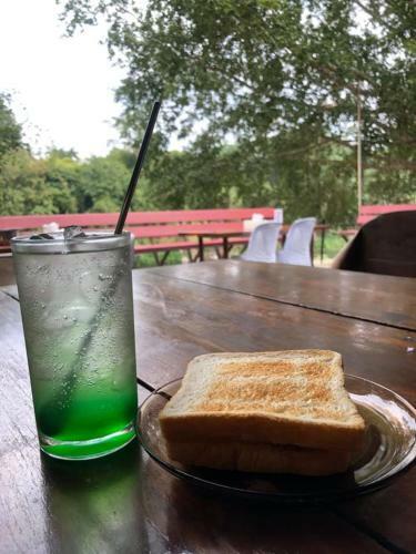 Hotel Baan Ruen Rim Nam