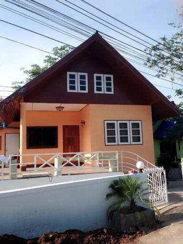 Hostal Plaifah Bungalow Koh Sichang