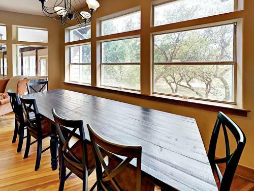 20001 Hamilton Pool Road Home