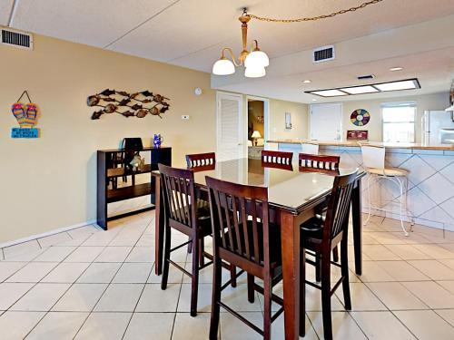 Apartamento 4400 Gulf Blvd Condo Unit 406
