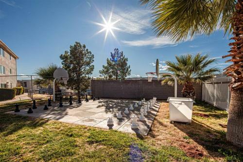 1714 Lp Elevator Access, Pack N` Play, High Chair, Stroller, Games, Pool Views And More