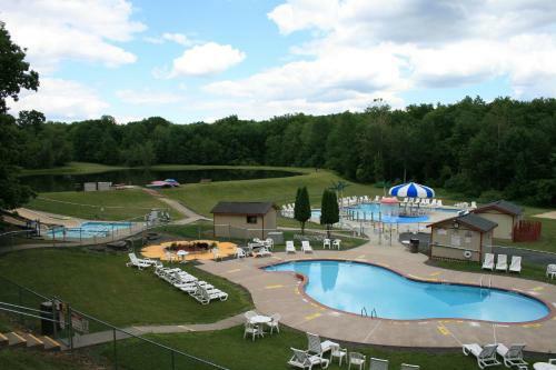 Scotrun Camping Resort Deluxe Park Model 5