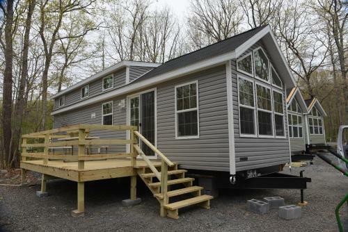 Scotrun Camping Resort Loft Park Model 10