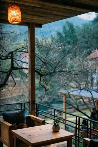 Hotel House By Lake