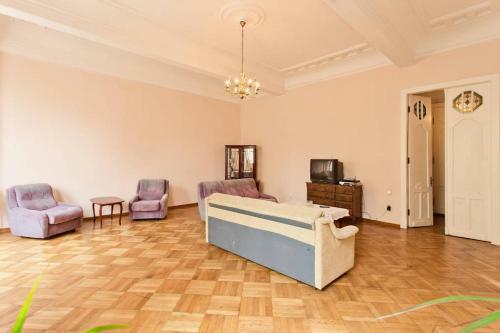 5 Room Apartment