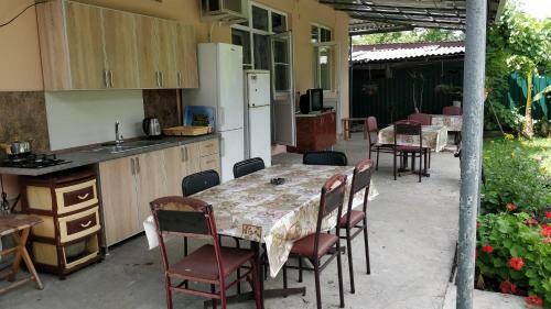 Hostal Tikhanya Gavan Guest House