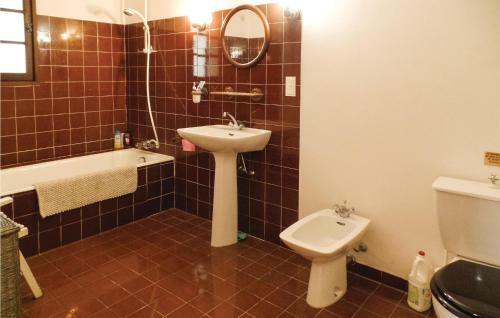 Four-bedroom Holiday Home In Montauroux
