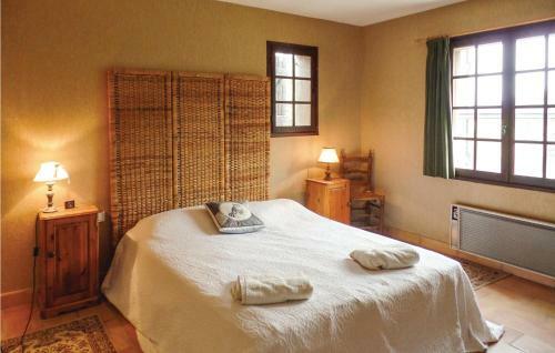 Four-bedroom Holiday Home In Montauroux