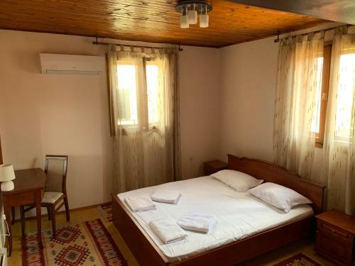 Hostal Guest Rooms Donovi