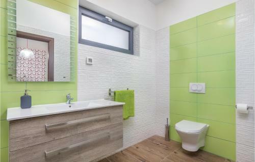 Three-bedroom Holiday Home In Novigrad