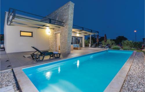 Three-bedroom Holiday Home In Novigrad