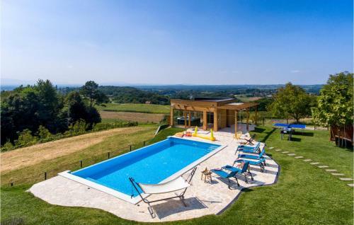 Three-bedroom Holiday Home In Dragoslavec