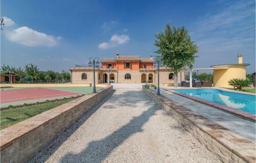 Three-bedroom Holiday Home In Montelupone (Mc)