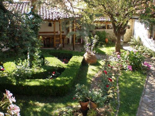 Hostal Tsutsovi House