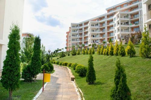 Crown And Imperial Fort Apartments