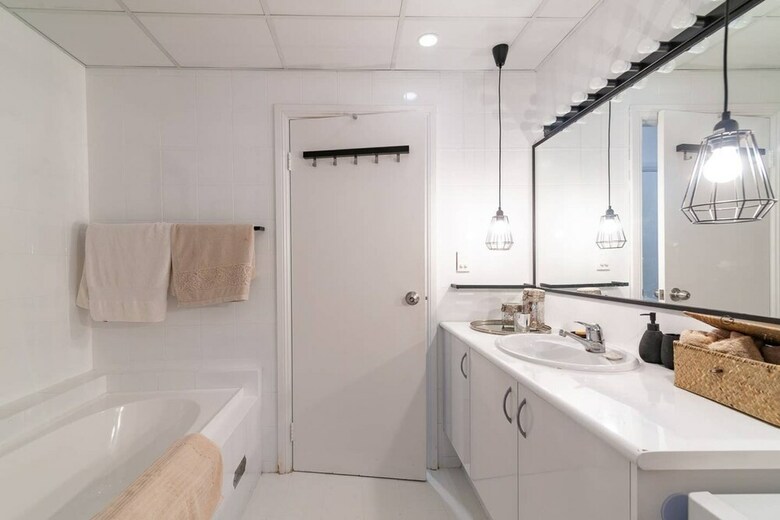 Spacious Woolloomooloo Apartment In Great Location