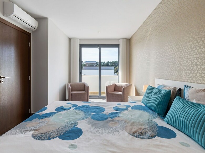 Villa Modern Holiday Home In Foz de Arelho With Private Pool