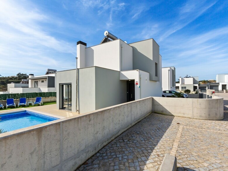 Villa Modern Holiday Home In Foz de Arelho With Private Pool