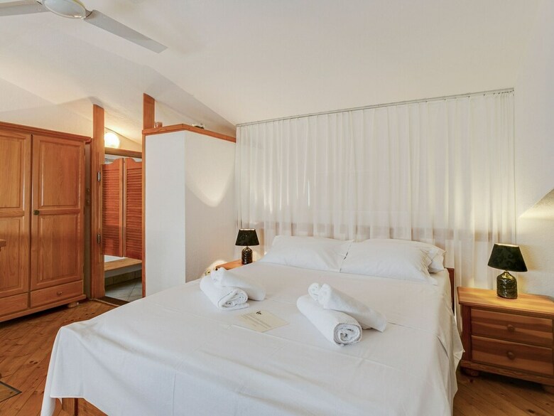 Spacious Holiday Home In Seget Vranjica With Garden