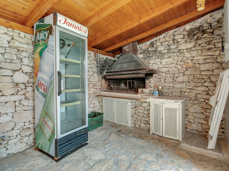 Spacious Holiday Home In Seget Vranjica With Garden