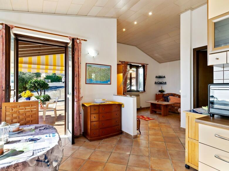 Pleasant Holiday Home In Merea With Sea View �