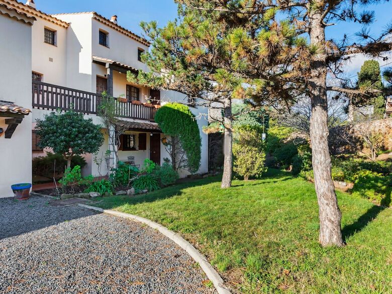 Picturesque Apartment In Saint-raphael With Balcony