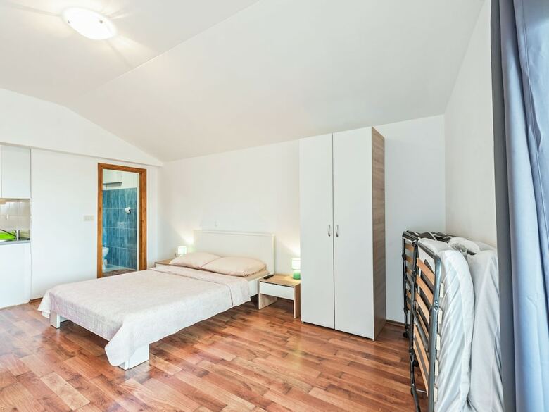 Pleasant Apartment In Posedarje Near Sea
