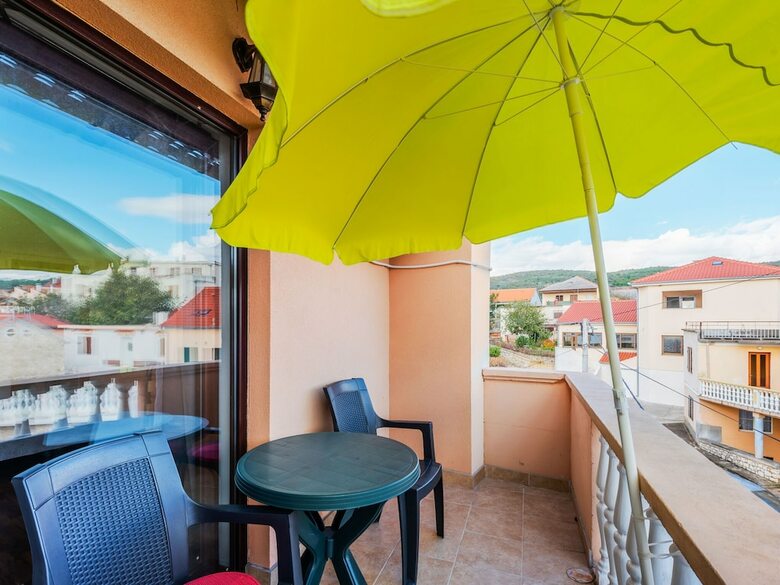 Pleasant Apartment In Posedarje Near Sea