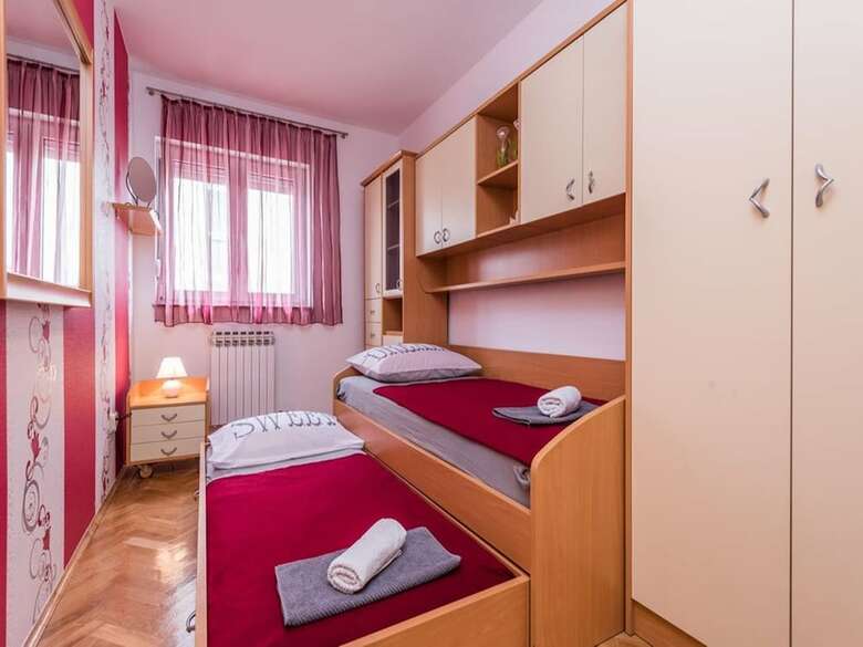 Trendy Holiday Home In Zadar With Balcony