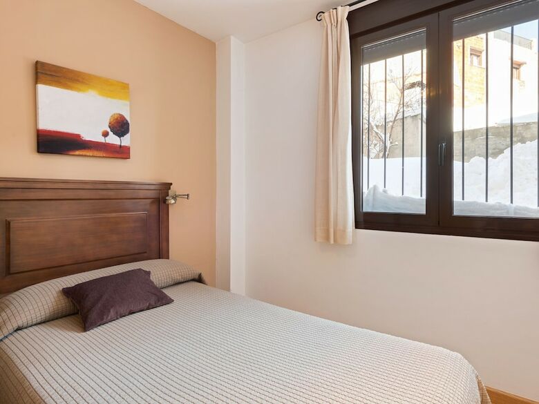 Comfy Apartment In Gudar With Heating