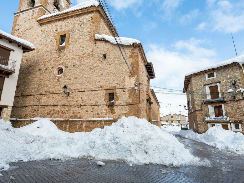 Comfy Apartment In Gudar With Heating