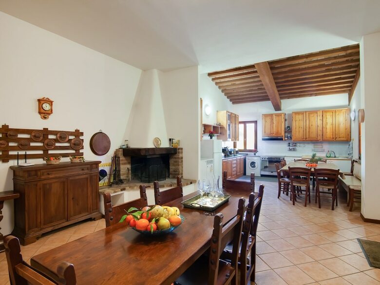 Spacious Villa In Tavullia With Swimming Pool
