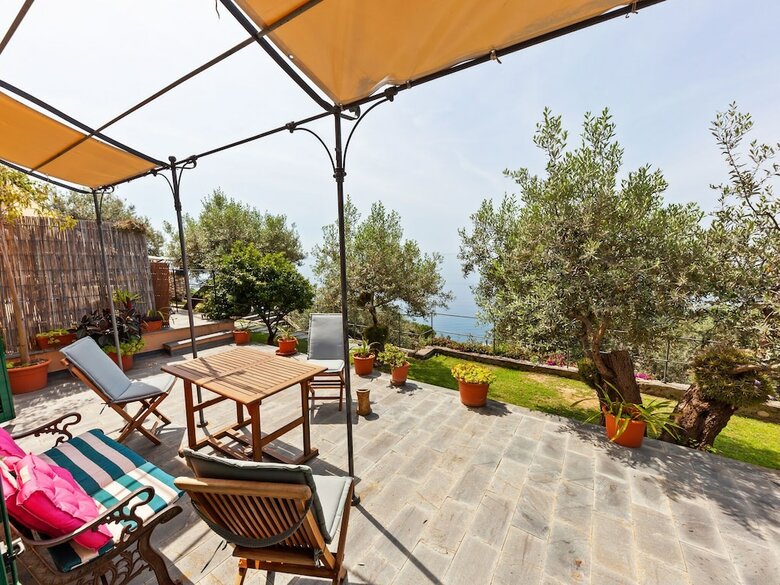 Lovely Villa In Genova With Garden