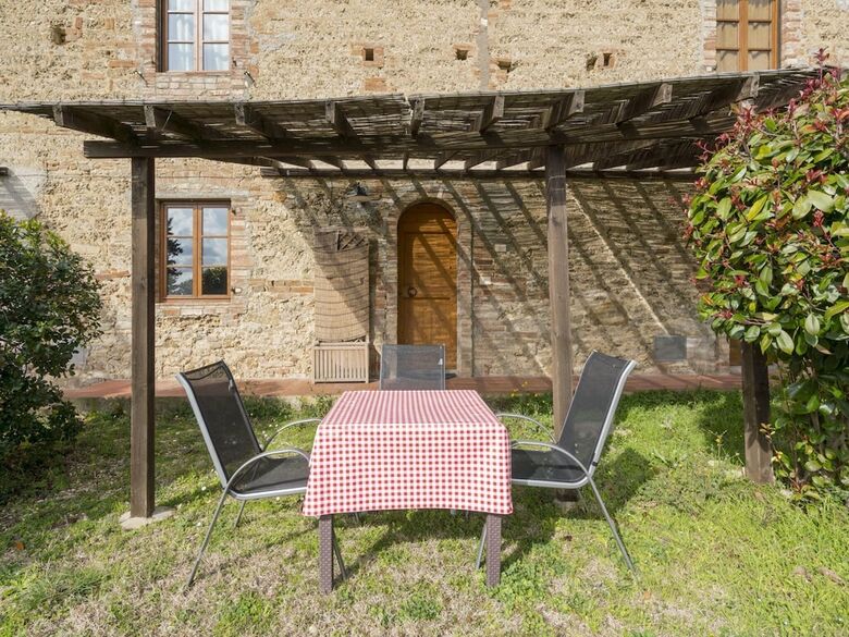 Attractive Villa In Montespertoli With Swimming Pool