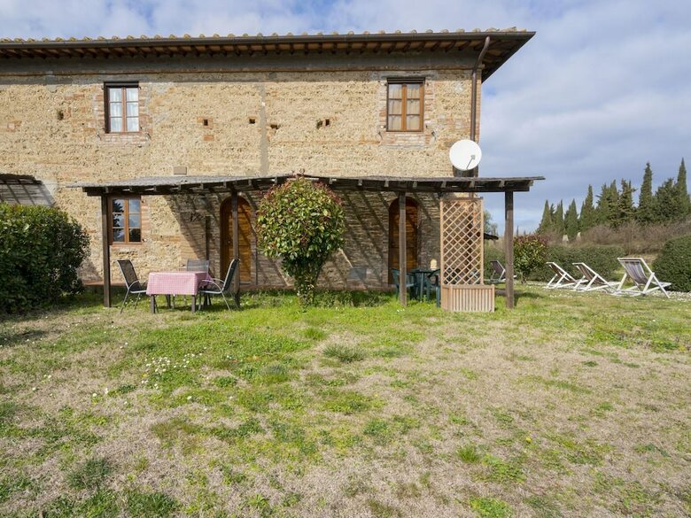Attractive Villa In Montespertoli With Swimming Pool